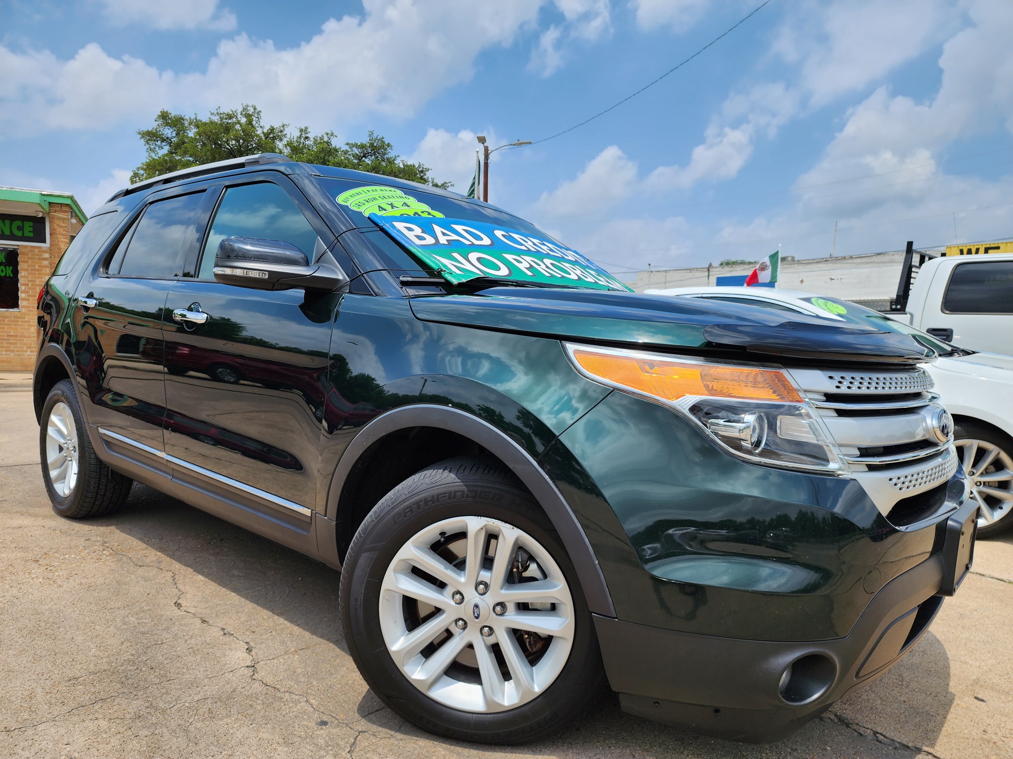 photo of 2013 Ford Explorer XLT 4WD Sport Utility